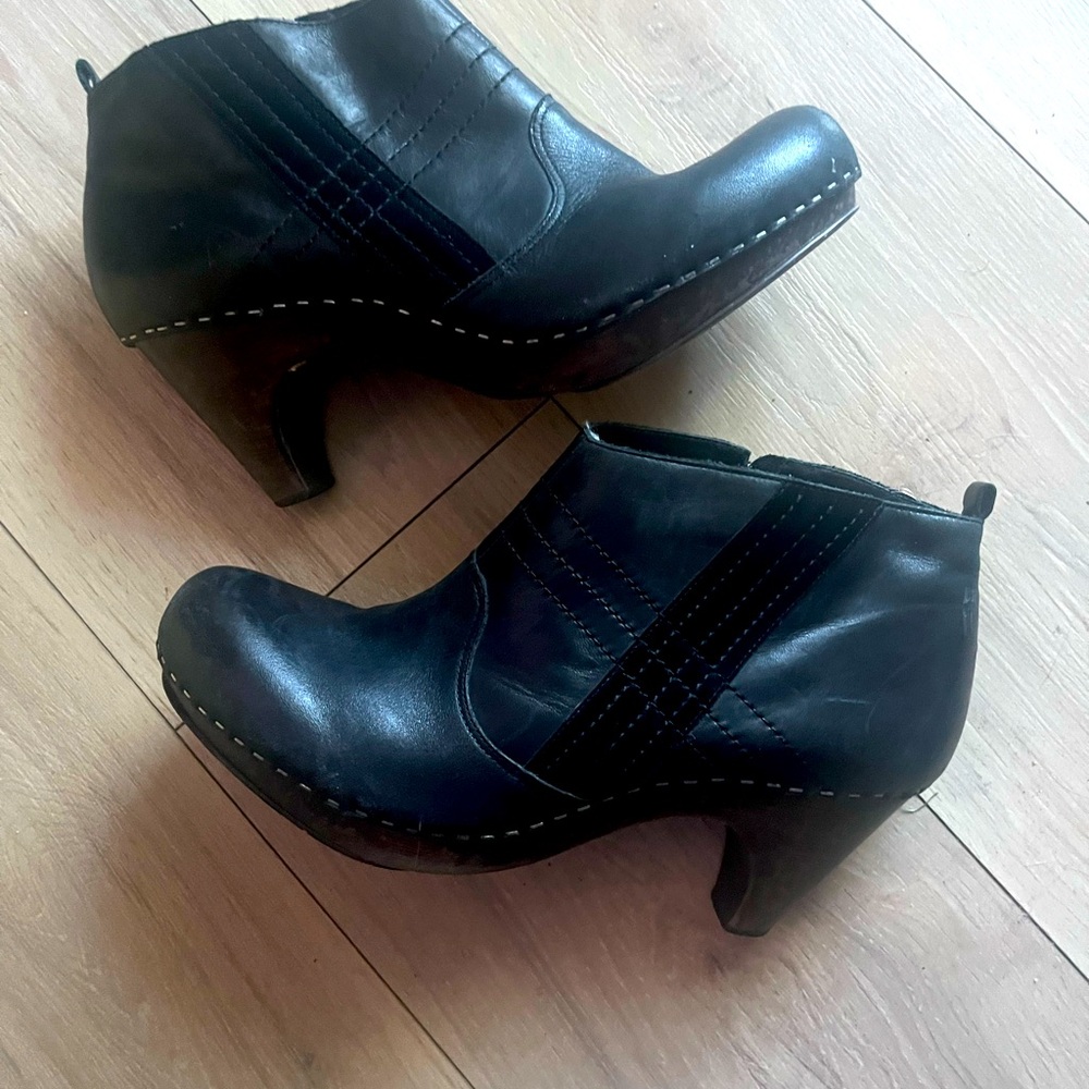 Shuler & Sons black booties Sz 10